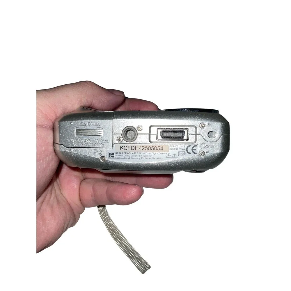 Kodak EasyShare‎ CX7330 3.1MP Digital Camera Model CX7330 For Parts Only